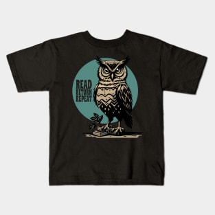 Read Return Repeat Owl with books Kids T-Shirt